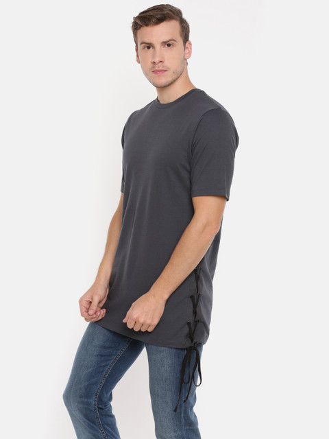 

SKULT by Shahid Kapoor Men Charcoal Solid Round Neck T-shirt