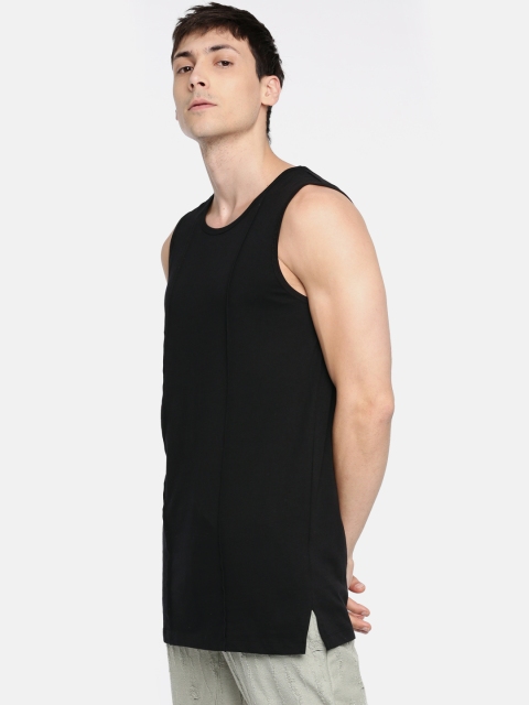 

SKULT by Shahid Kapoor Men Black Solid Round Neck T-shirt