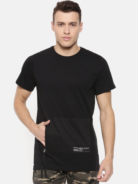 

SKULT by Shahid Kapoor Men Black Solid Round Neck T-shirt