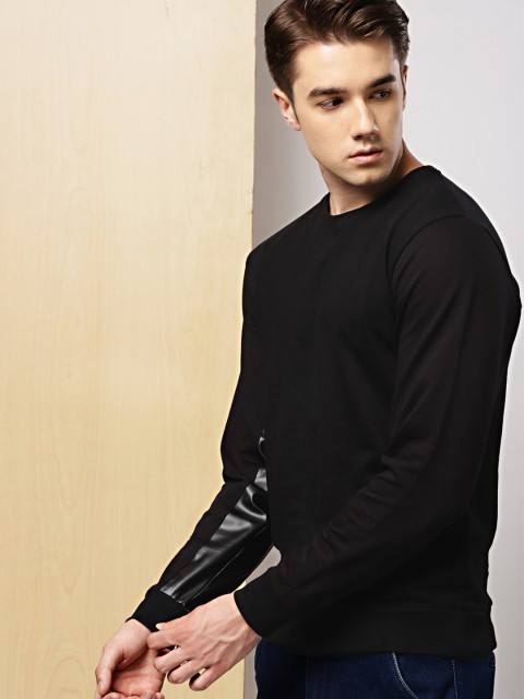 

INVICTUS Men Black Solid Sweatshirt