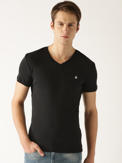

United Colors of Benetton Men Black Solid V-Neck T-shirt