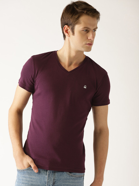 

United Colors of Benetton Men Aubergine Solid V-Neck T-shirt, Purple