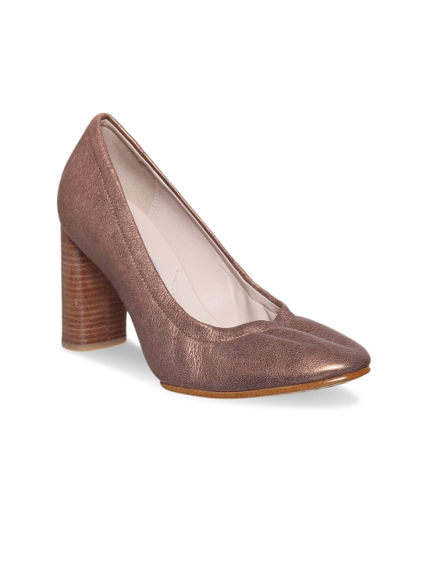 

Clarks Women Gold-Toned Solid Leather Pumps