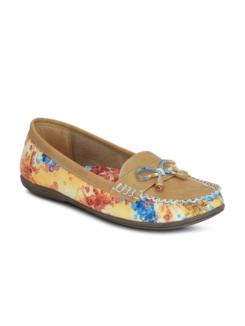 

Get Glamr Women Beige Loafers