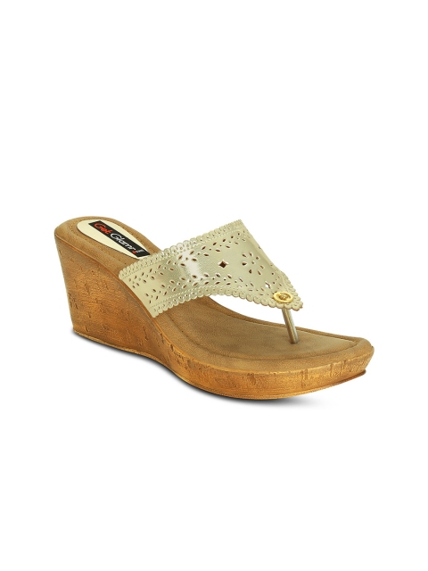 

Get Glamr Women Gold-Toned Solid Wedges