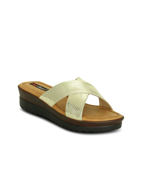 

Get Glamr Women Gold-Toned Solid Flatform