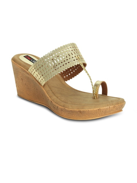 

Get Glamr Women Gold-Toned Solid Wedges