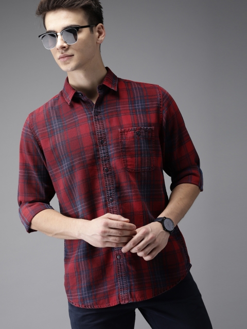 

HERE&NOW Men Red & Blue Regular Fit Checked Casual Shirt