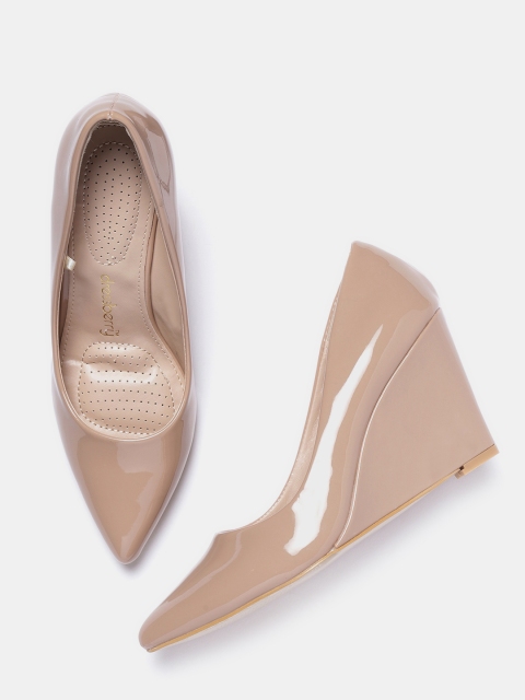 

DressBerry Women Beige Solid Pumps