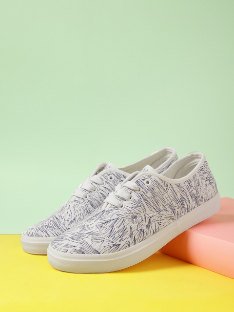 

Kook N Keech Men Off-White & Navy Blue Printed Sneakers