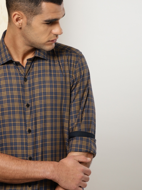 

INVICTUS Men Navy Blue & Mustard Yellow Slim Fit Tartan Checks Casual Shirt