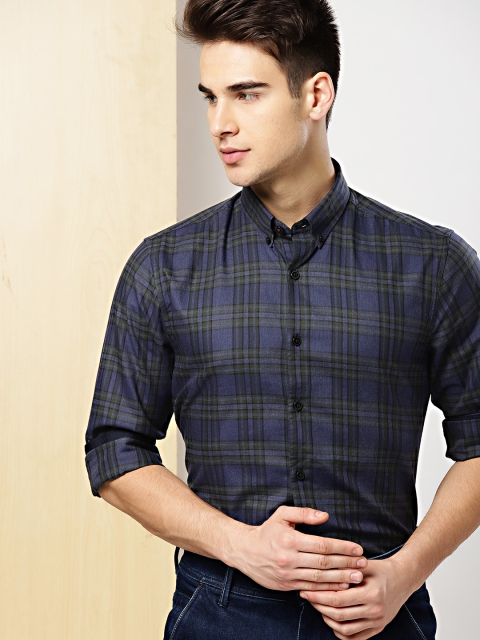 

INVICTUS Men Navy Blue Slim Fit Checked Smart Casual Shirt