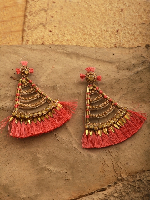 

Pipa Bella Peach-Coloured & Gold-Toned Triangular Drop Earrings