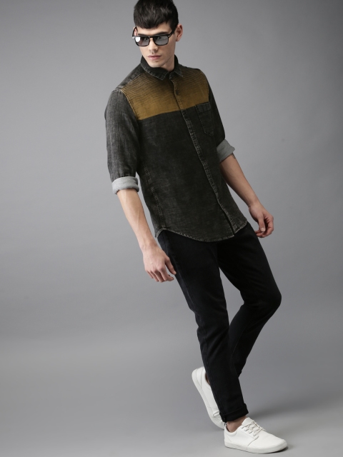

Moda Rapido Men Black & Mustard Yellow Striped Denim Shirt