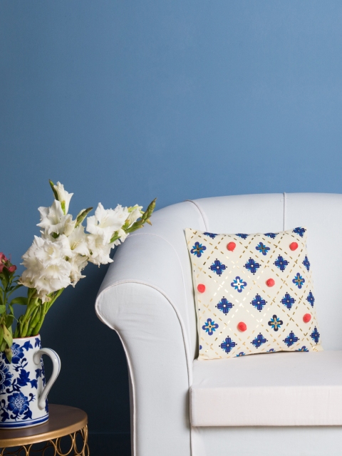

Chumbak Off-White Floral Single Square Cushion Cover