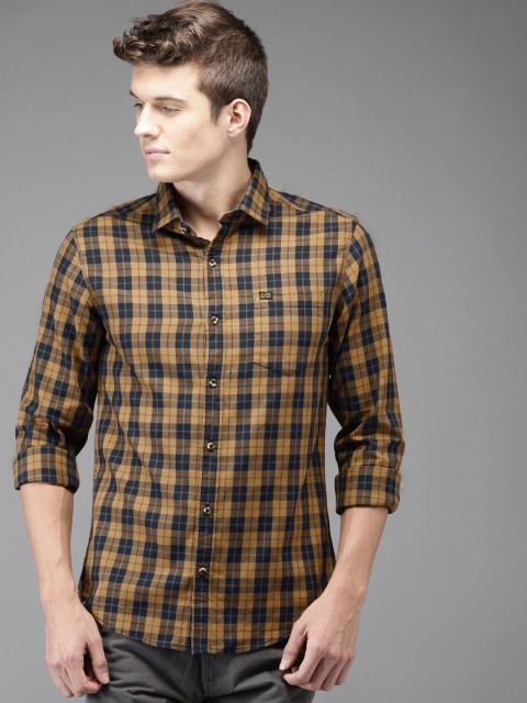 

The Indian Garage Co Men Khaki & Navy Slim Fit Checked Casual Shirt