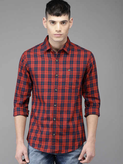 

The Indian Garage Co Men Red & Navy Slim Fit Checked Casual Shirt