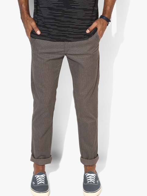 

Indian Terrain Men Grey Brooklyn Slim Fit Solid Regular Trousers