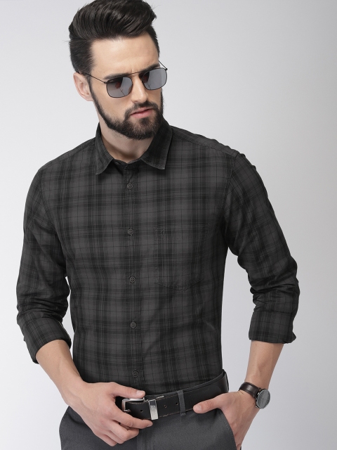 

Indian Terrain Men Grey & Black Slim Fit Checked Smart Casual Shirt