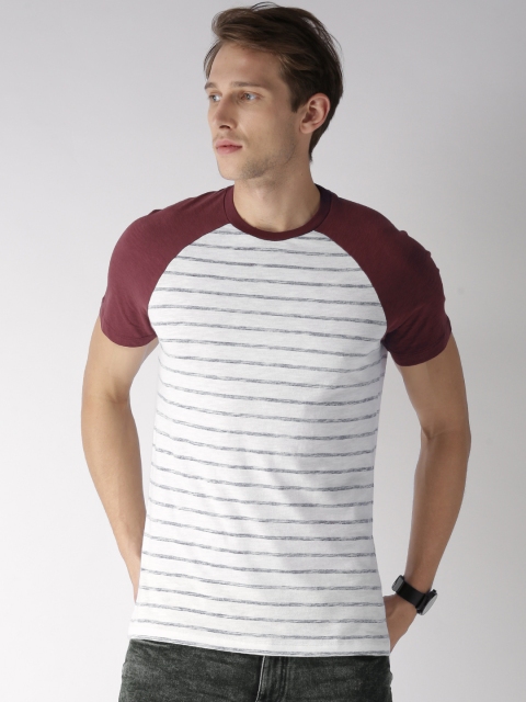 

Celio Men White & Red Striped Round Neck T-shirt