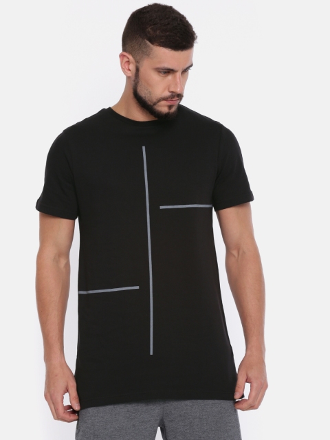 

SKULT by Shahid Kapoor Men Black Round Neck T-shirt