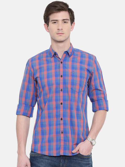 

Wrangler Men Blue & Coral Regular Fit Checked Casual Shirt
