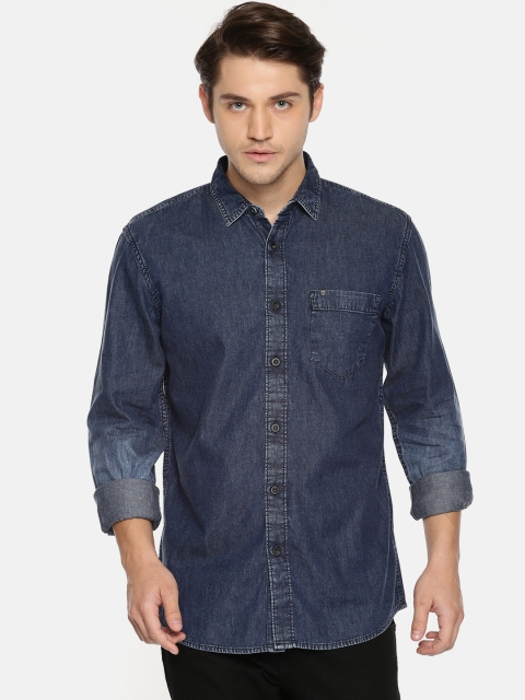 

Wrangler Men Navy Blue Regular Fit Faded Casual Chambray Shirt