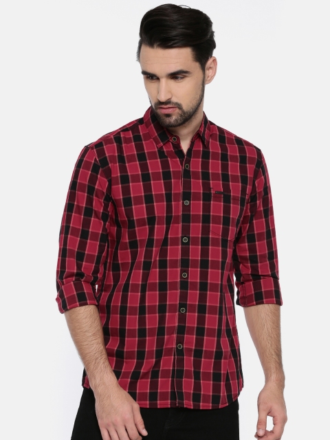 

Wrangler Men Red & Black Slim Fit Checked Casual Shirt