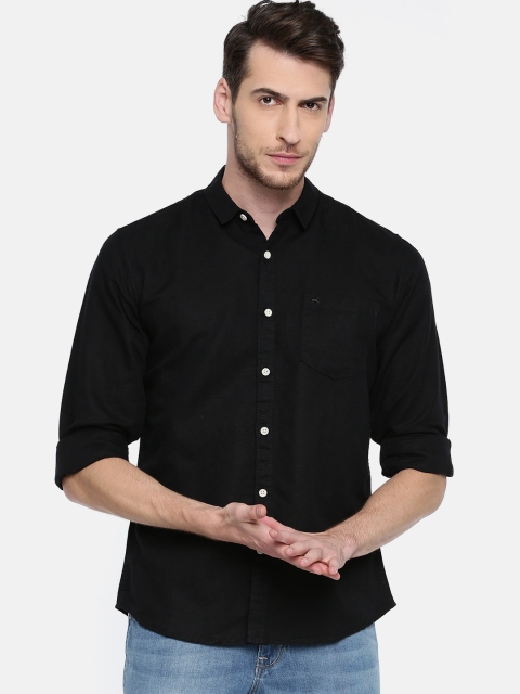 

Wrangler Men Black Regular Fit Solid Casual Shirt