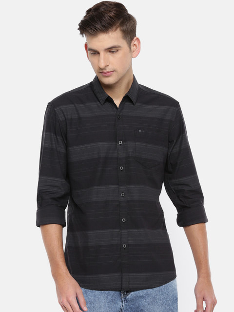 

Wrangler Men Black Slim Fit Striped Casual Shirt