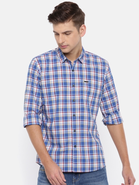 

Wrangler Men Blue & White Regular Fit Checked Casual Shirt