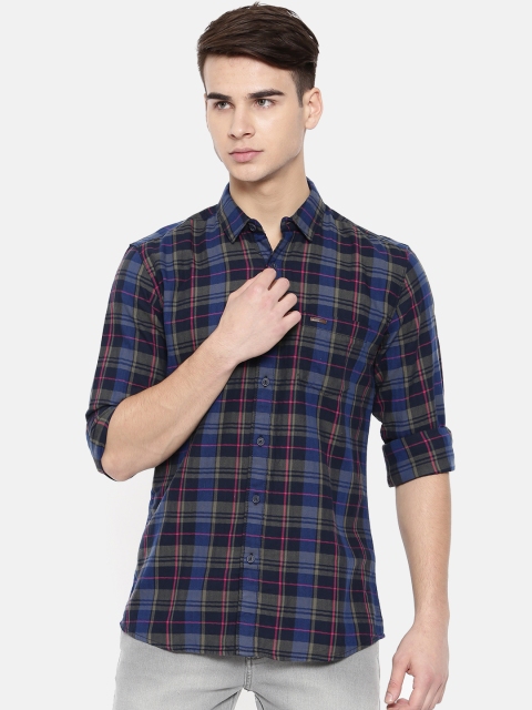 

Wrangler Men Navy Blue Regular Fit Checked Casual Shirt