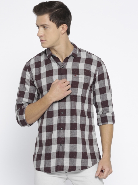 

Wrangler Men Burgundy & Grey Regular Fit Checked Casual Shirt