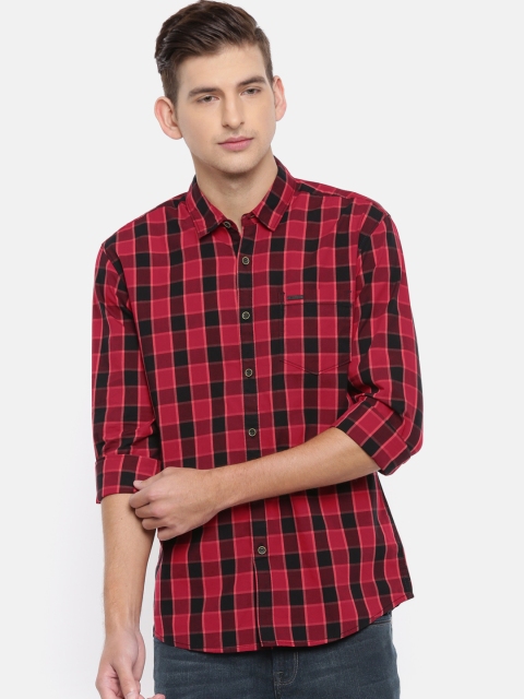 

Wrangler Men Red & Black Slim Fit Checked Casual Shirt