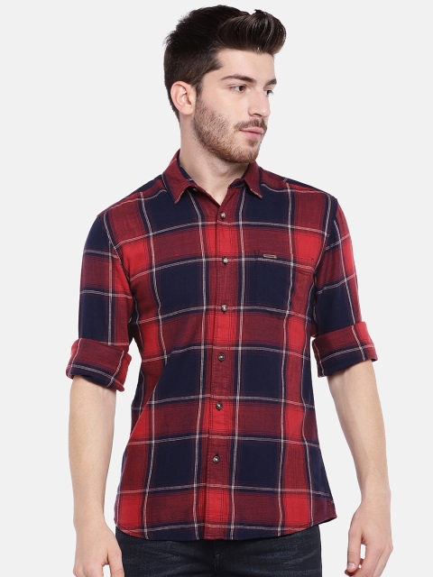 

Wrangler Men Navy Blue & Red Slim Fit Checked Casual Shirt