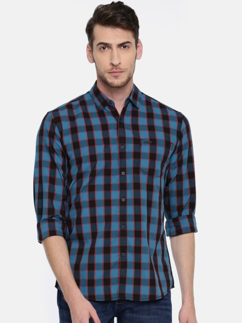 

Wrangler Men Blue & Black Slim Fit Checked Casual Shirt