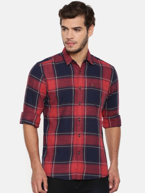

Wrangler Men Navy Blue & Red Slim Fit Checked Casual Shirt