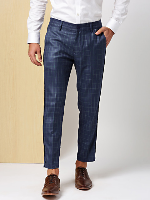 

INVICTUS Men Navy Blue & Green Regular Fit Checked Regular Trousers