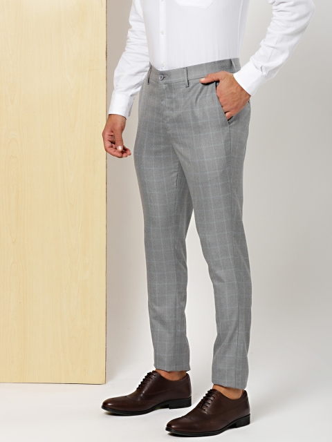 

INVICTUS Men Grey Slim Fit Checked Regular Trousers