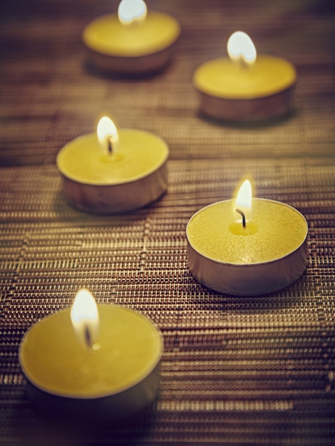 

Resonance Set of 50 Festive Yellow Sandalwood Aromatic Tea Light Candles