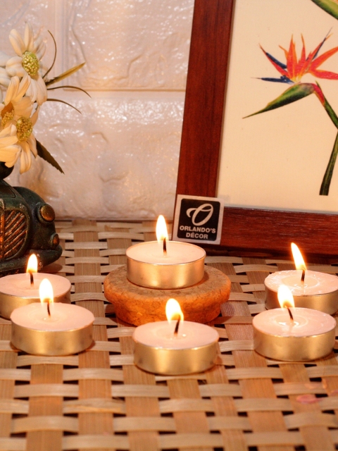 

Resonance Set of 100 Festive White Mogra Aromatic Tea Light Candles