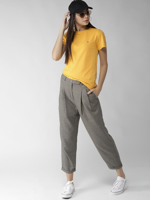 

Tommy Hilfiger Women Yellow Solid Round Neck T-shirt