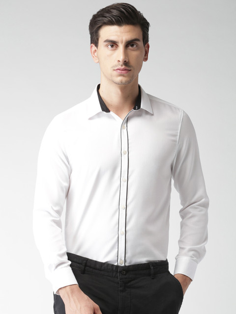 

INVICTUS Men White Slim Fit Striped Semiformal Shirt