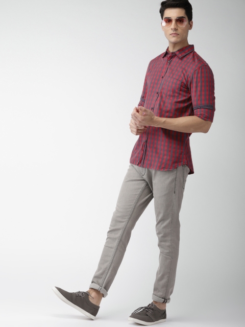 

Celio Men Magenta & Grey Slim Fit Checked Casual Shirt