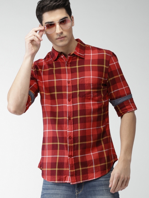 

Celio Men Red & Off-White Slim Fit Checked Casual Shirt