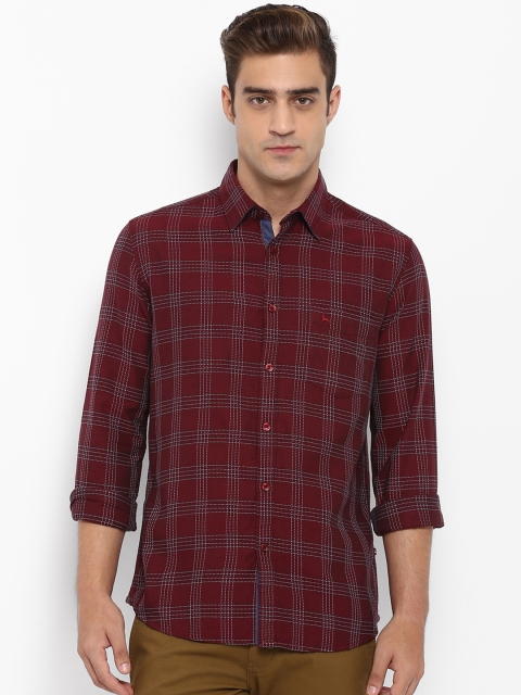 

Parx Men Maroon Slim Fit Checked Casual Shirt