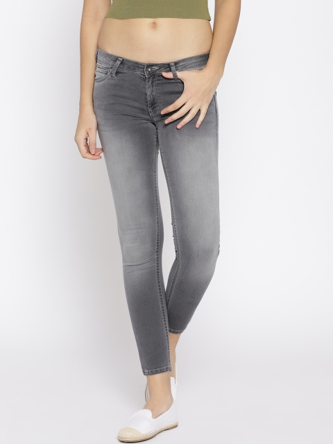 

Pepe Jeans Women Grey Regular Fit Mid-Rise Clean Look Cropped Stretchable Jeans