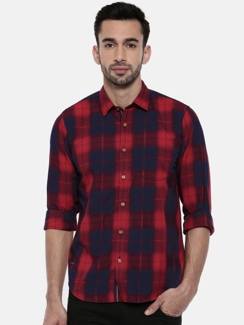 

Pepe Jeans Men Navy Blue & Red Regular Fit Checked Casual Shirt