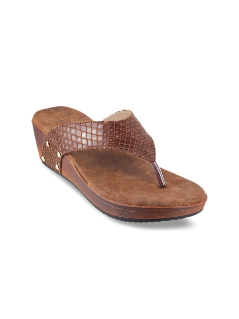 

Metro Women Tan Woven Design Sandals