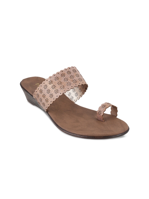 

Metro Women Brown Solid Sandals